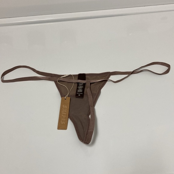 🤎🤎 SKIMS MICRO THONG 🤎🤎 - Picture 2 of 3